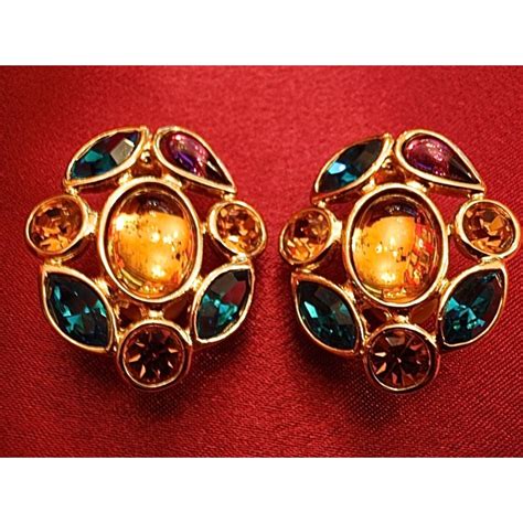 boucle d oreille yves saint laurent|BOUCLES D'OREILLES ET COLLIERS .